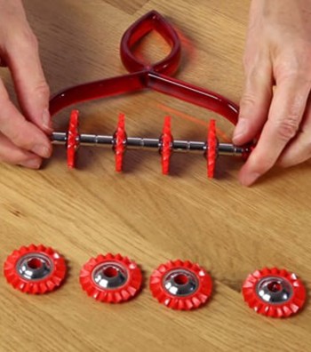 Dettaglio rotelle tagliapasta Pastabike rosso