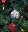Palla di Natale in ceramica Fontana di Trevi appesa su albero