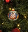 Palla di Natale in ceramica Sacra Famiglia appesa su albero