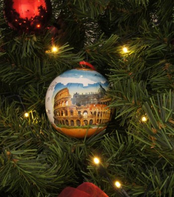 Pallina in Ceramica Natalizia decoro "Roma Multivedute" esposizione albero