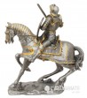 Cavaliere medioevale con spada e scudo parte posteriore