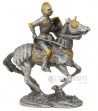 Cavaliere medioevale con ascia e scudo
