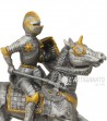 Dettaglio cavaliere medioevale con ascia e scudo