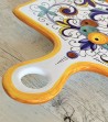 Tagliere in ceramica dipinto a deruta.